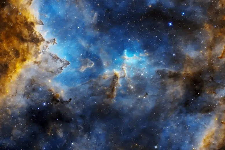 The Centre of the Heart Nebula © Péter Feltóti. Taken with a Sky-Watcher Quattro 200/800 telescope, Sky-Watcher NEQ6 Pro mount, and Moravian Instruments G3-16200 Mark II camera.