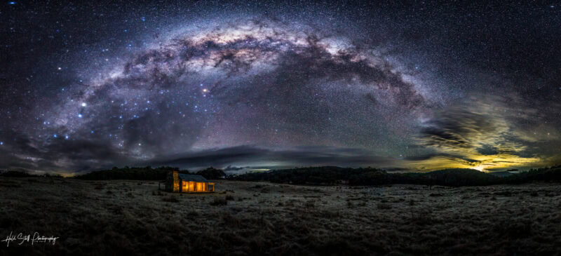 Milky Way panorama above Brayshaws Hut (Image Credit: Paul Kerr / Hold Still Photography)