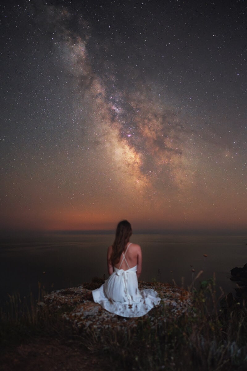 My wife and the Milky Way (Image Credit: Mihail Minkov)