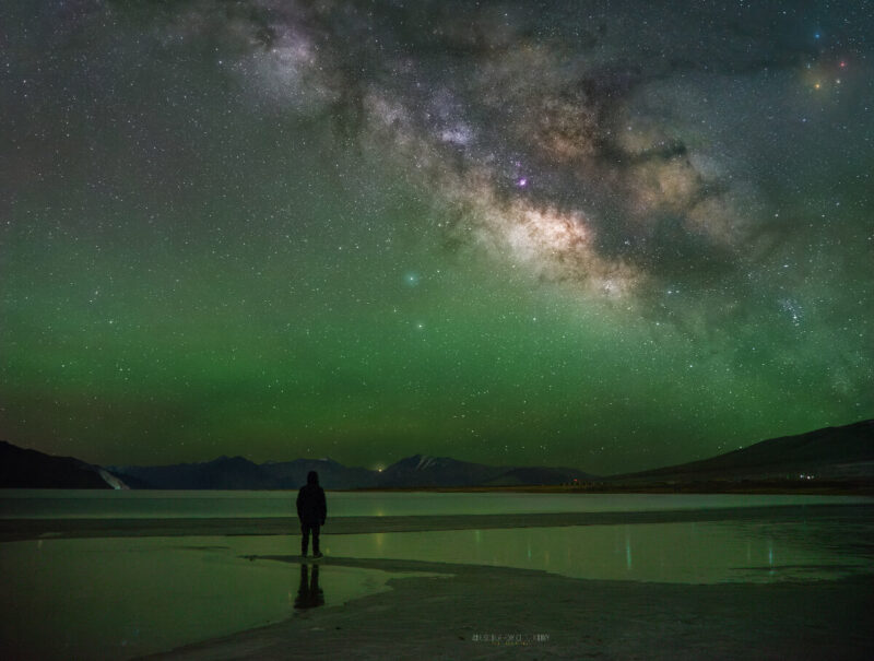 Milkyway over Pangong Lake with extreme air glow (Image Credit: Anushtup Roy Choudhury)