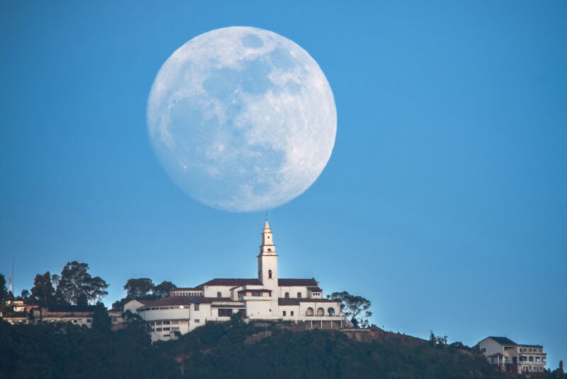 Luna - Monserrate - Bogota - Andrés Felipe Molina
